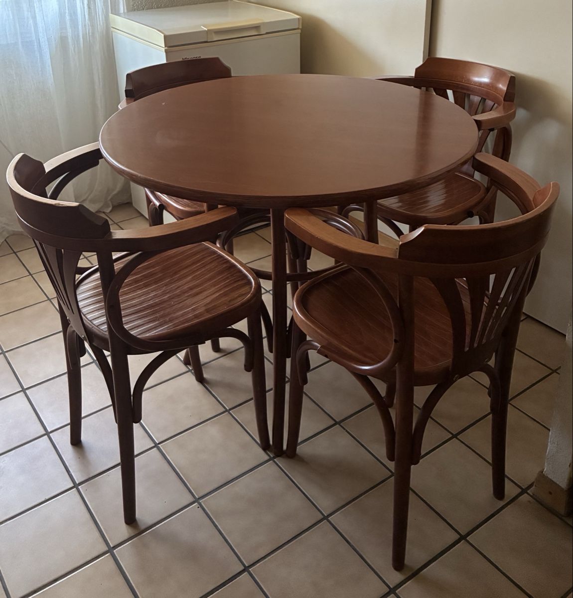 Set de table et chaises: Ensemble bistrot vintage – D'occasion à Colombier NE par _Katia_