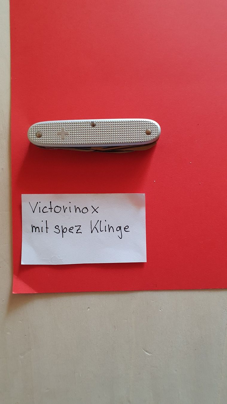 Victorinox Coltelli tascabile: Schweizer Messer Victorinox mit spez. Klinge – Usato da Richigen venduto da Auerhahn11 3