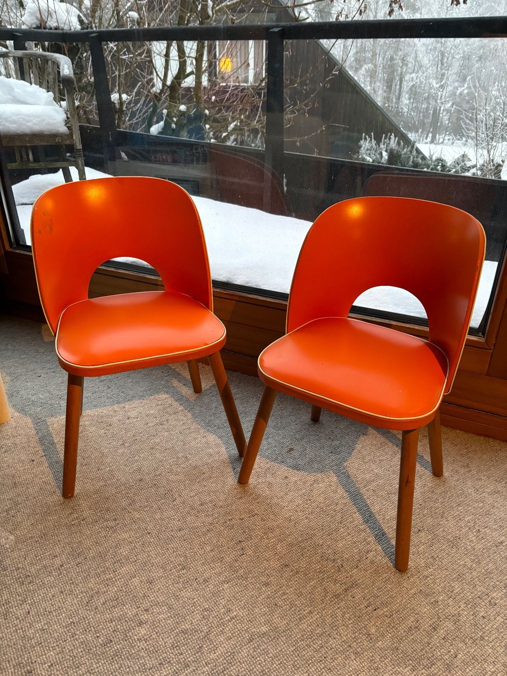 Sedie: Paar orange 50s Kinderstühle – Usato da Hinwil venduto da DaniBachman