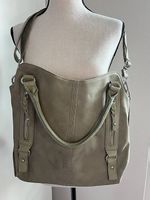 Grüne Tasche geräumig und praktisch