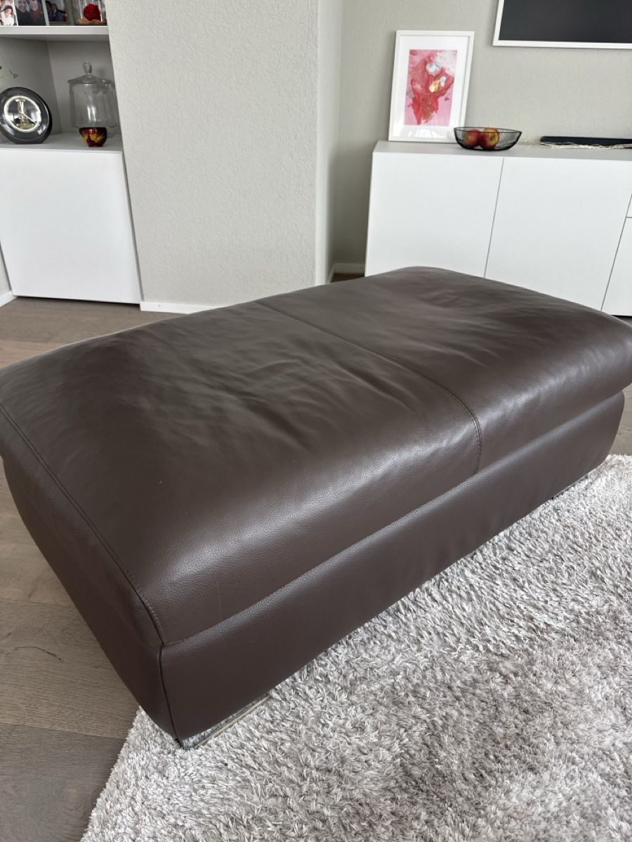 Divani: Echtleder Sofa dunkelbraun, 3er + Sessel + Hocker. Sommer-De – Usato da Zürich venduto da Pausch 4