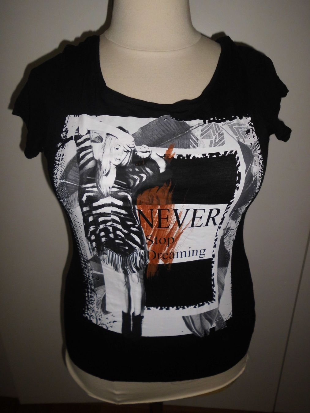 T-Shirts: T-shirt noir  blanc/brun T. M – Gebraucht aus Marin-Epagnier von Madja