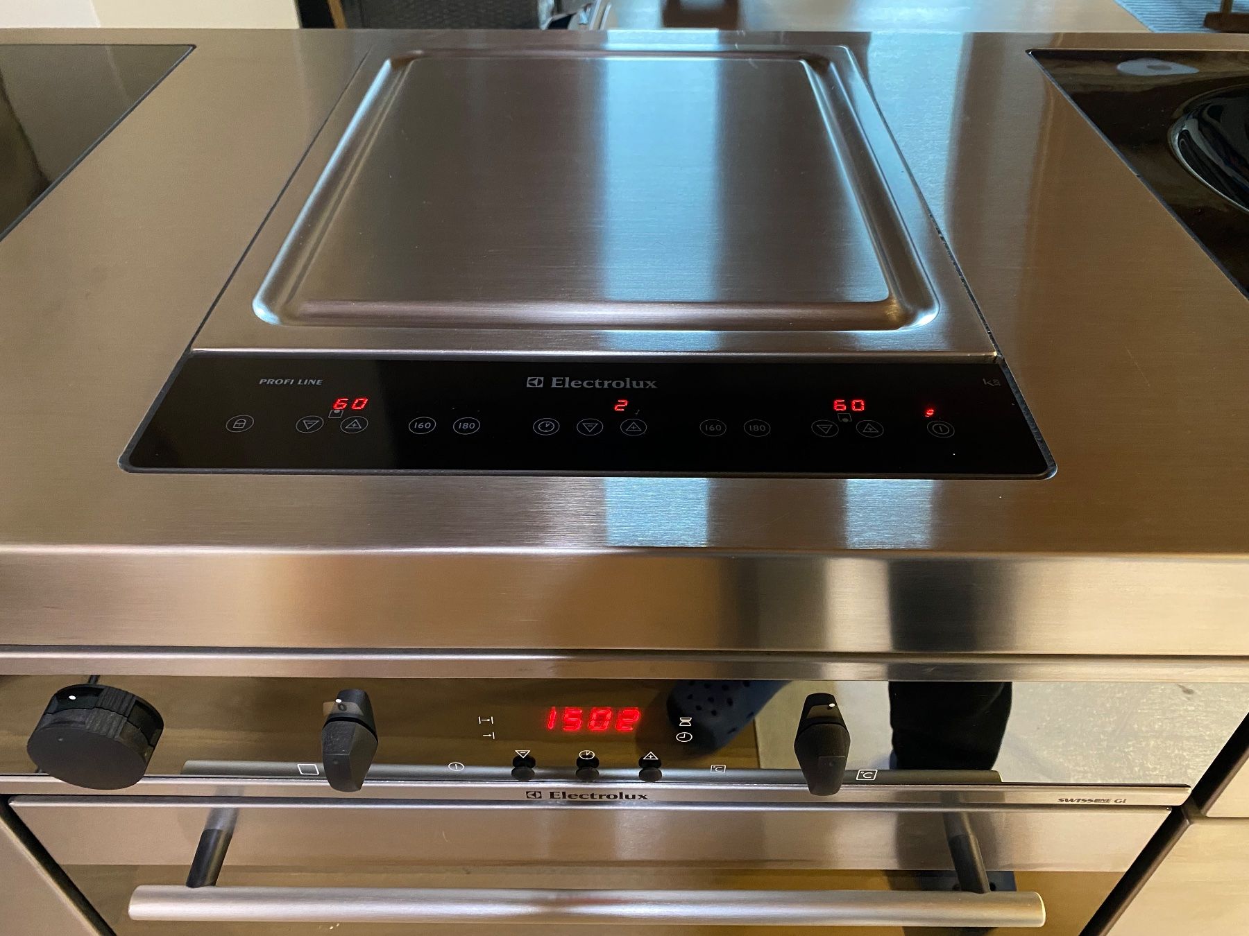 Electrolux Cucine: Outdoorkitchen m Induktionswok Teppan GlaskeramikBackofen – Nuovo (secondo la descrizione) da Bremgarten AG venduto da 2N1 3