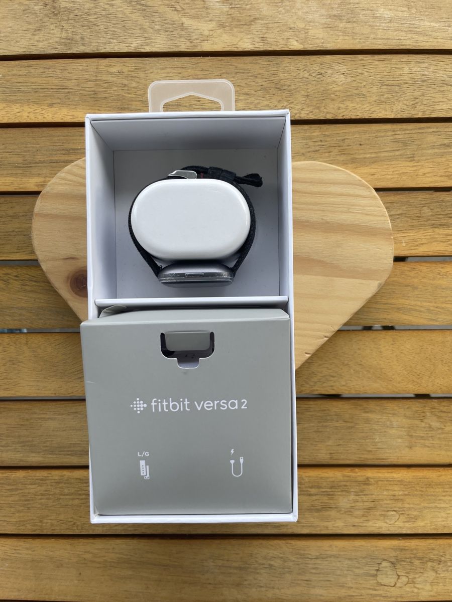Fitbit Smartwatch: Fitbit-Versa 2 – Gebraucht aus Hombrechtikon von Jupetar 3
