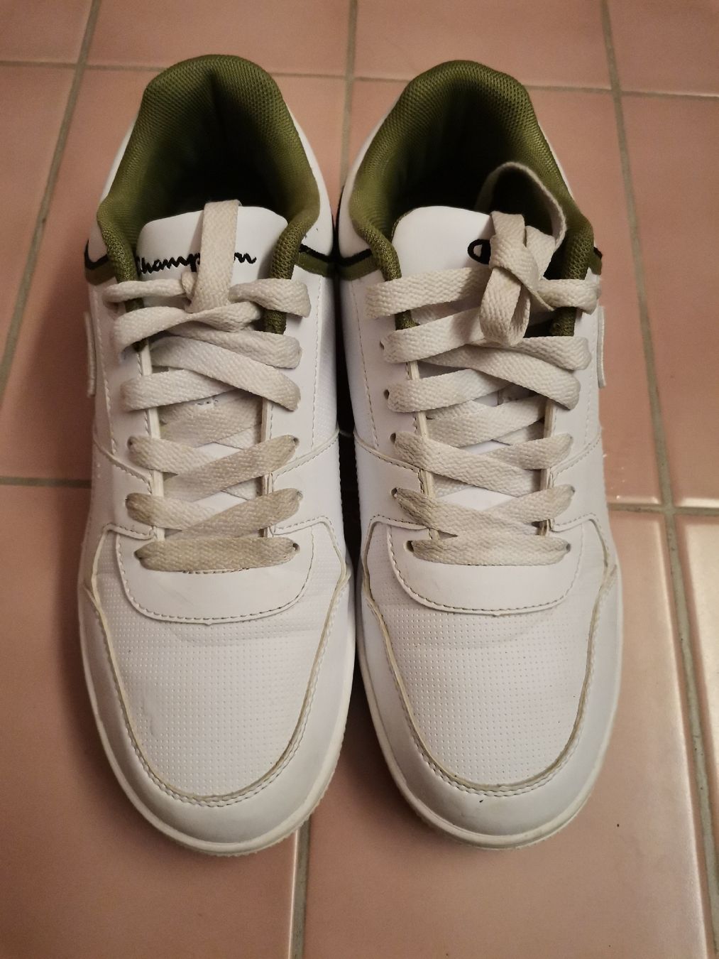 Champion Scarpe per ragazzi: Champion Schuhe weiss, Gr. 42 – Usato da Winterthur venduto da Chinaza 1