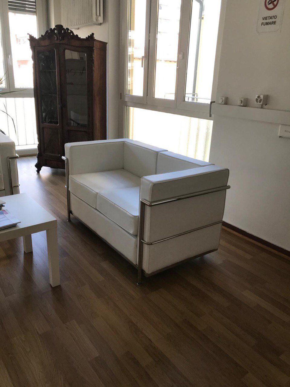 Sofas: divano  metal in similpelle bianca – Gebraucht aus Chiasso von cor_5qwh 1