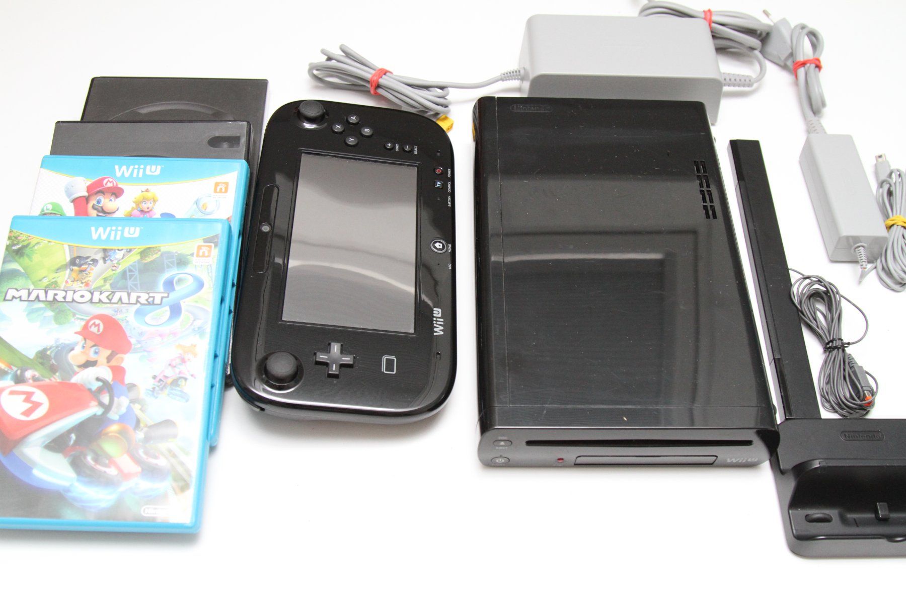 Nintendo Consoles: Nintendo Wii U Konsole mit Spielen – D'occasion à Basel par camelot99