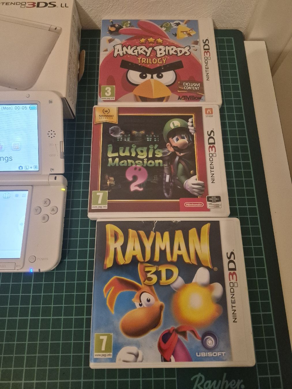 Nintendo Konsolen: Nintendo 3DS XL White Edition with 3 Games - Bundle! – Gebraucht aus Meyrin von Retro-GZ 7
