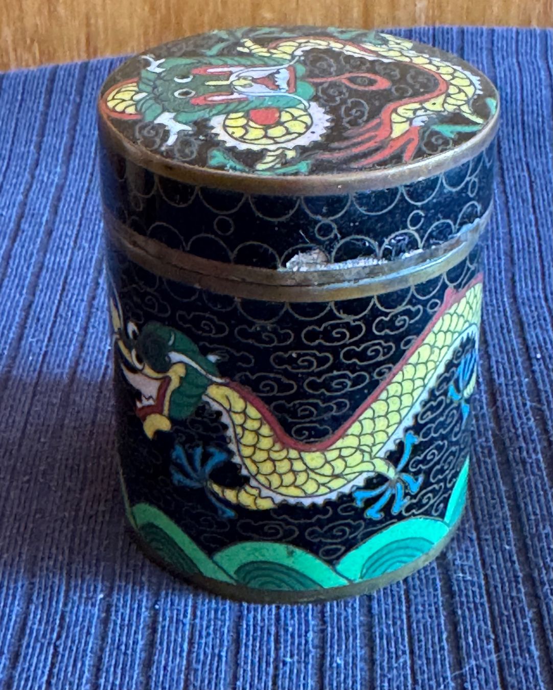 Tutte le decorazioni: antike Cloisonne Dose chinesisch Quing Periode – Usato da Grabs venduto da Barbstucky