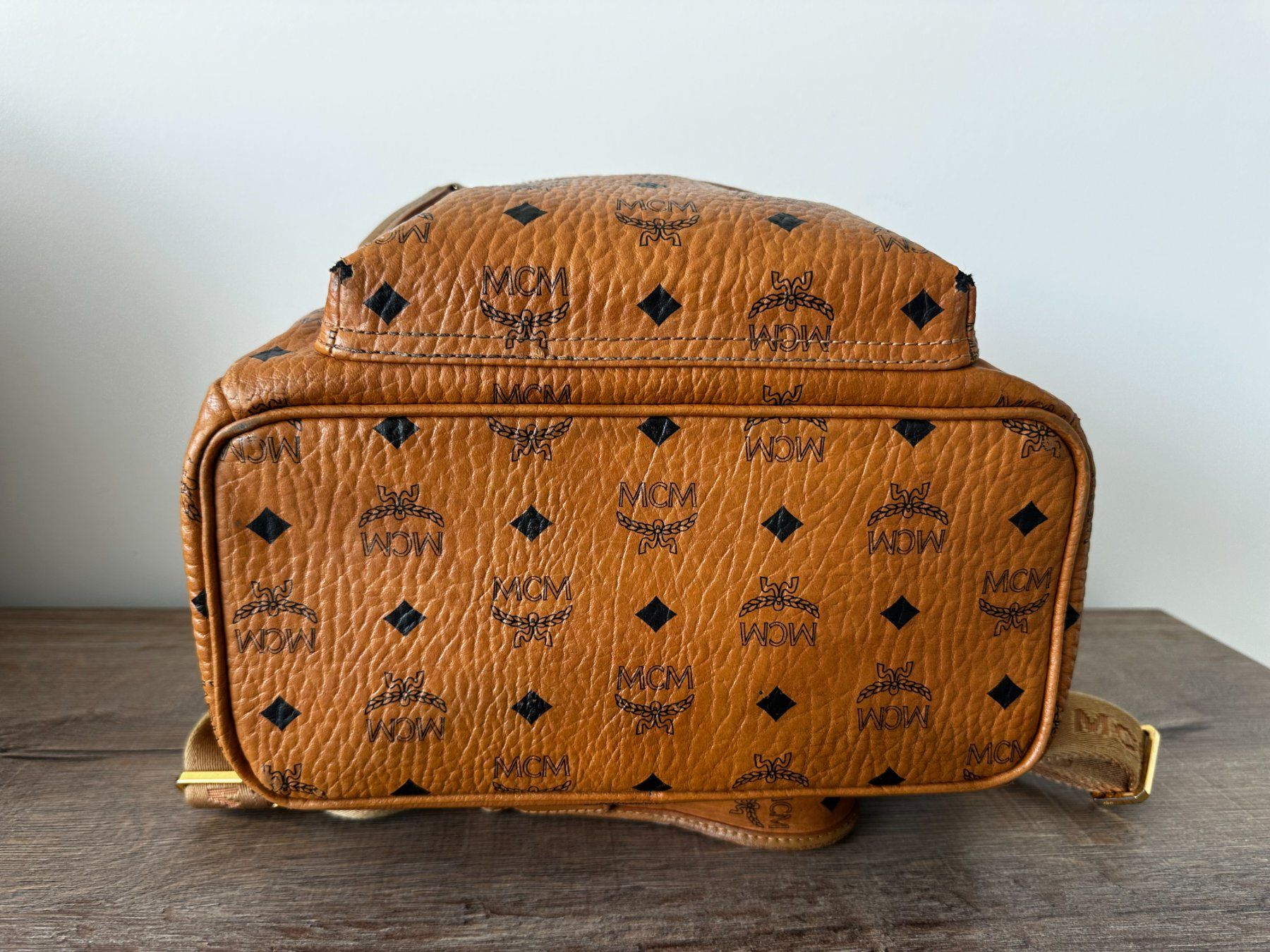 Mcm Sacs à dos: Original MCM Stark Medium Rucksack Cognac Visetos mit Nieten – D'occasion à Mühlethal par sarah-davide 6