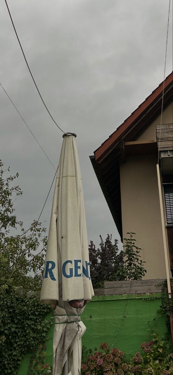 Ombrelloni: Sonnenschirme – Usato da Herzogenbuchsee venduto da Goaa 1