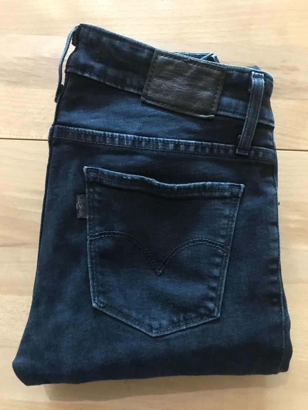 Jeans: Levis 712 Slim W25 L32 – Nuovo (secondo la descrizione) da Meyrin venduto da dijin