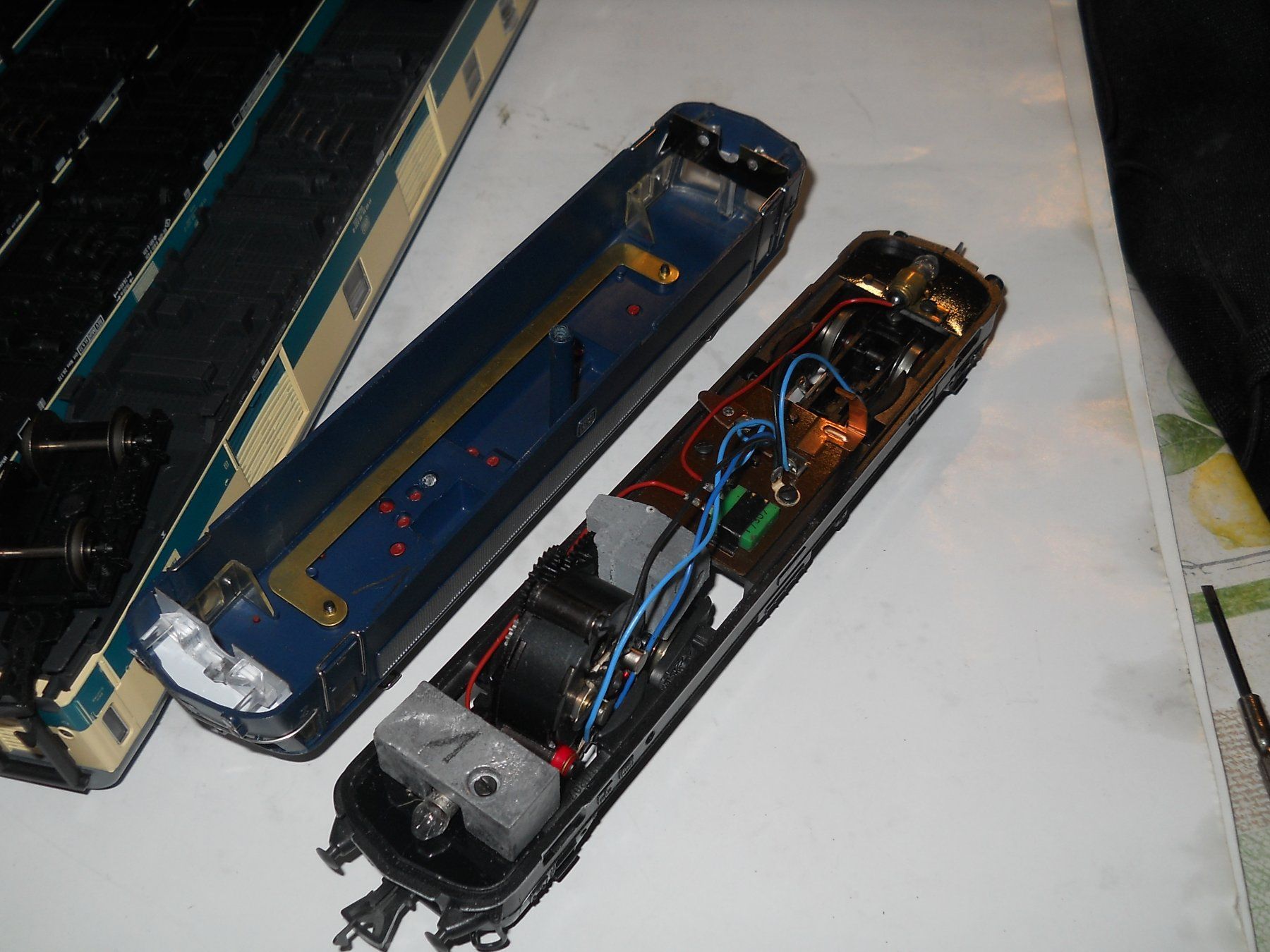 Fleischmann Modelleisenbahnen: Fleischmann Fernzug der DB mit E 110 444-7 – Gebraucht aus Schwanden GL von roerich20 6