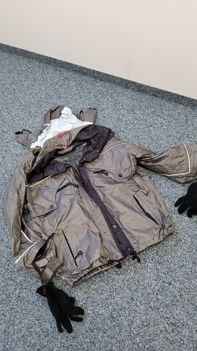 Giacche: Audi Jacke grau Grösse S guter Zustand – Usato da Herisau venduto da Nluanalucas