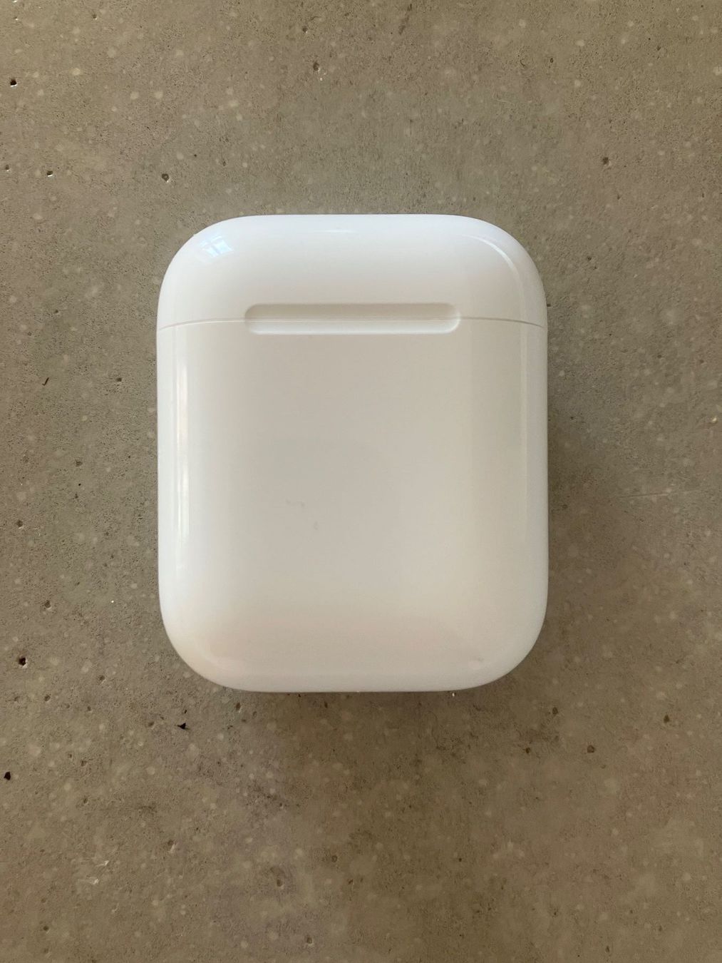 Apple Cuffie: APPLE AIRPODS Case – Usato da Lausanne venduto da mr.v 1