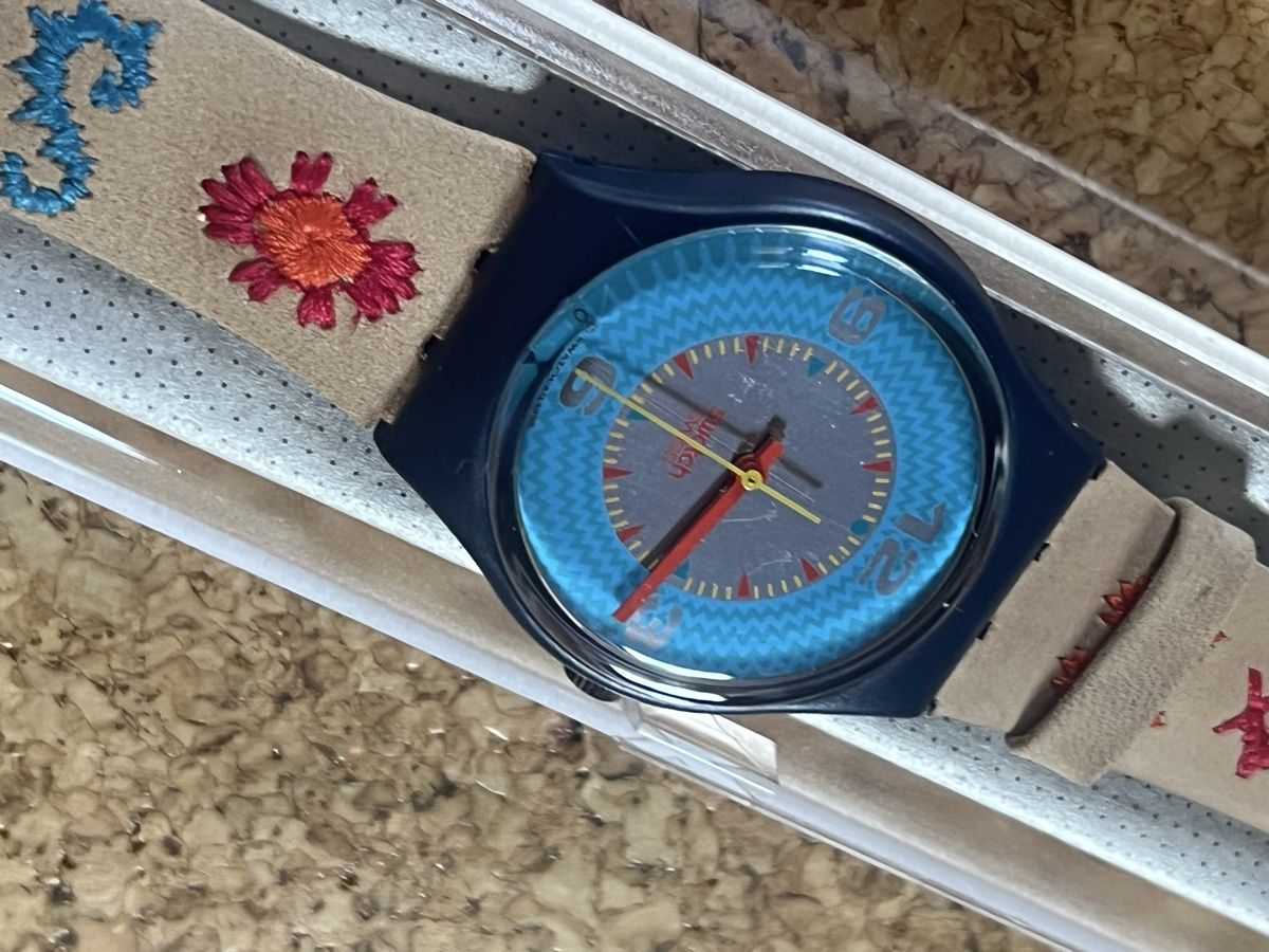 Swatch Montres: Damen Uhr Swatch Hellblau-gesticktes Armband – D'occasion à Basel par bellespirit 9