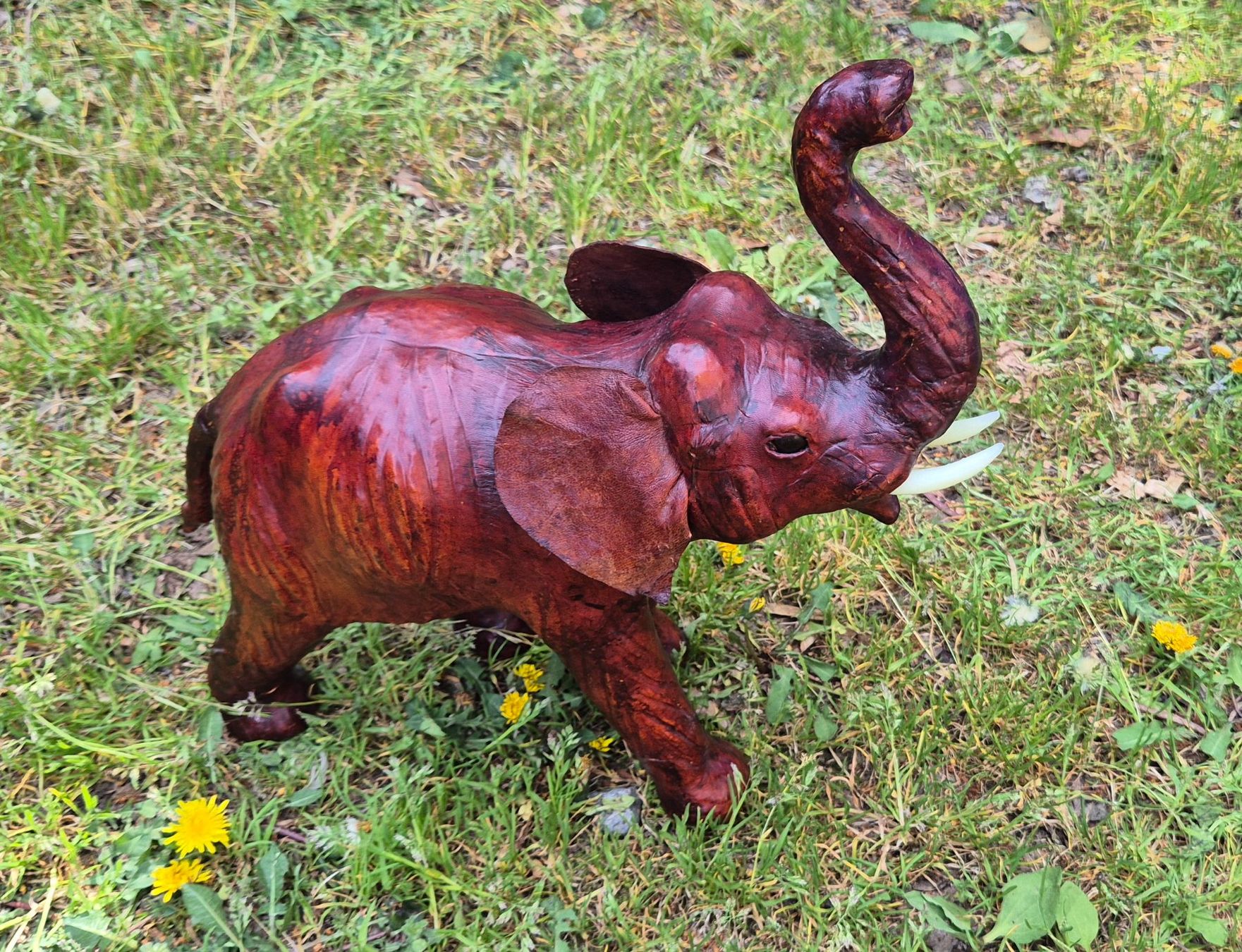 Statuette: Elefant überzogen mit feinem braunem Leder – Usato da Neerach venduto da SilliS 1