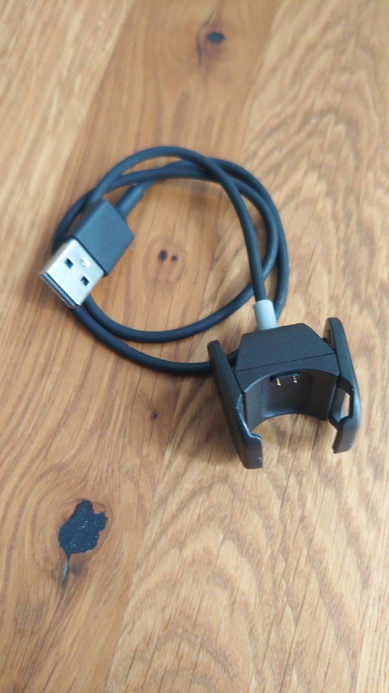 Fitbit Smartwatch: Fitbit Charge 4 Ladekabel – D'occasion à Pfäffikon SZ par Wild0