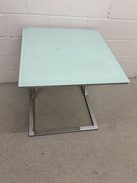 Tables: Salontisch aus Glas-Chrom – D'occasion à Rümikon AG par Gebirge-5303 1