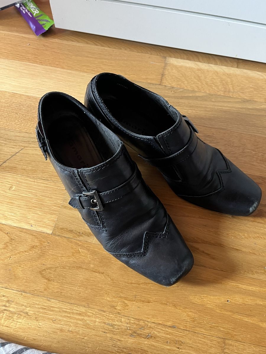 Tamaris Scarpe da donna: Tamaris Schwarze geschlossene Heels Boots – Usato da Biel/Bienne venduto da mary.sin 1