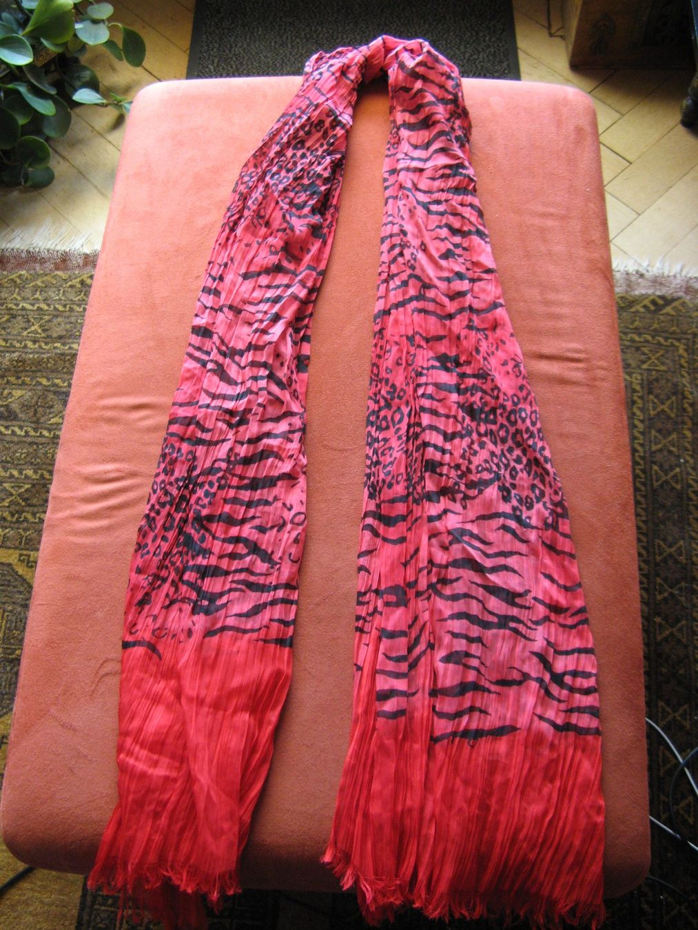 Foulard & Sciarpe: Schal oder Foulard aus Indien rot-schwarz – Nuovo (secondo la descrizione) da Zürich venduto da apil