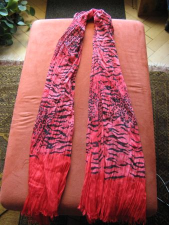 Schal oder Foulard aus Indien rot-schwarz