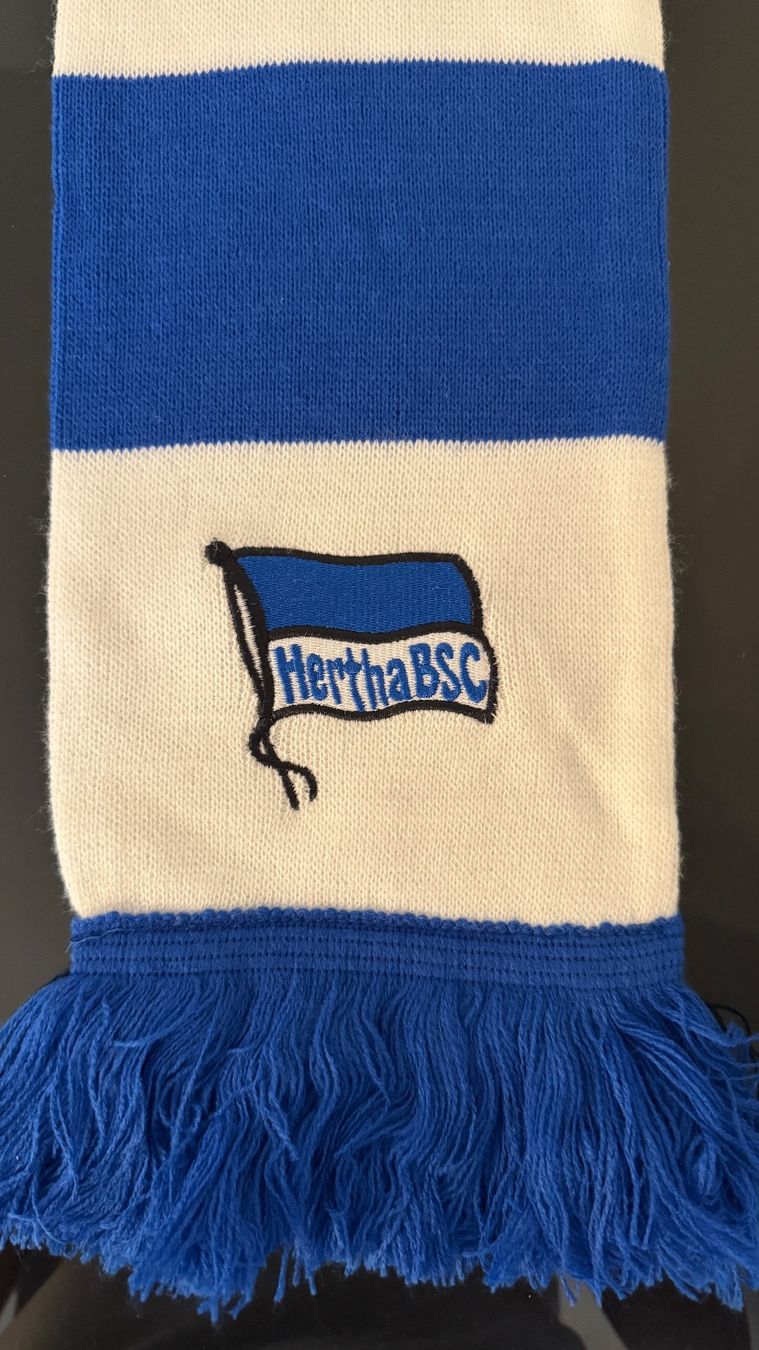 Hertha Foulards, Tücher & Schals: Fanschal Hertha BSC – Gebraucht aus Luzern von Banane1901