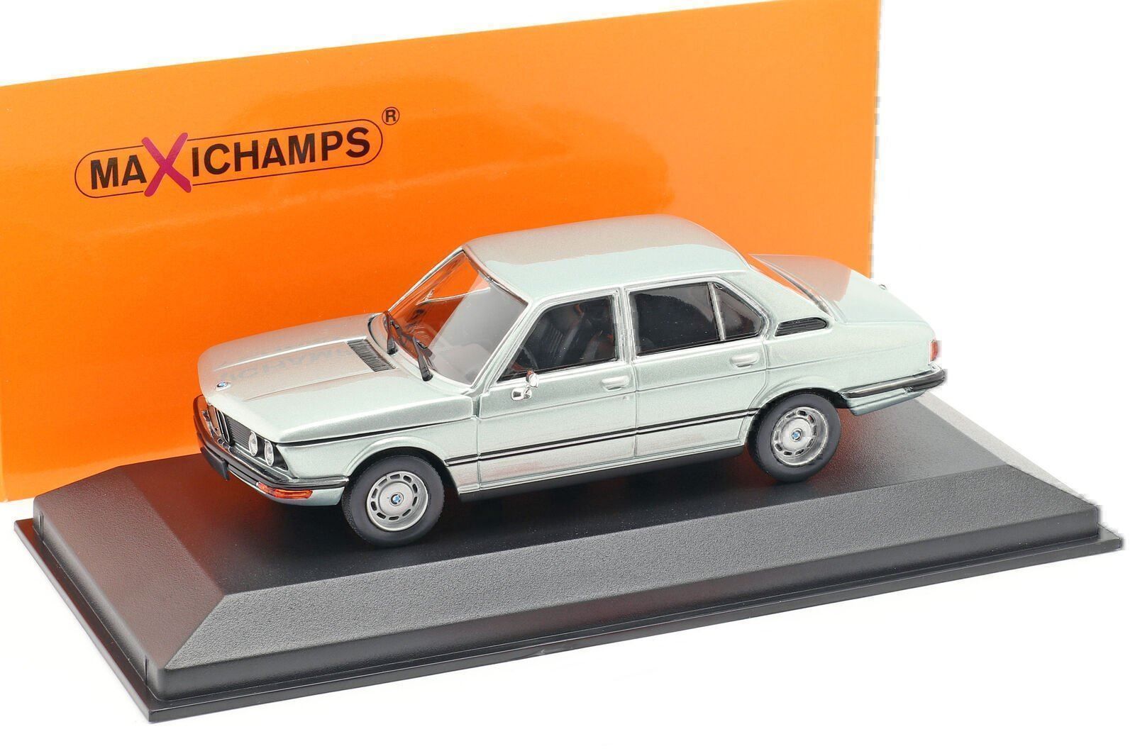 BMW Modellini d'auto: BMW 520 E12 Phase I 1972-1976 hellblau met.      1:43 – Nuovo e nell'imballaggio originale da Gerlafingen venduto da espero88