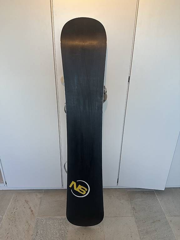Boards: Snowboard 163 cm "Neversummer" mit Ride Bindung – D'occasion à Bergdietikon par sbones 1