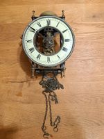 Skelettuhr mit Glocke und Kettenzug, Tempus Fugit