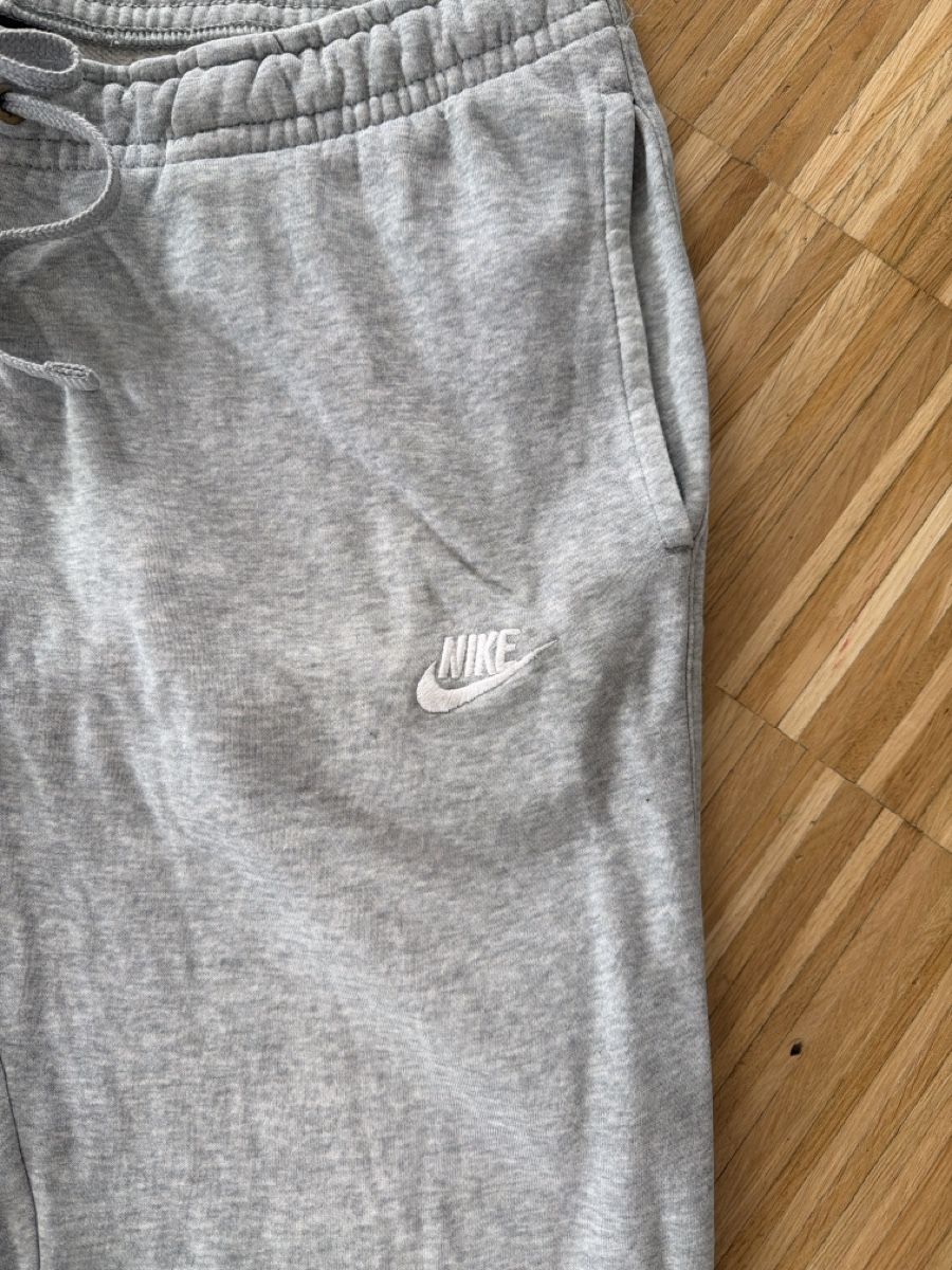 Nike Hosen: Nike grey pants L – Gebraucht aus Zürich von btan0 2