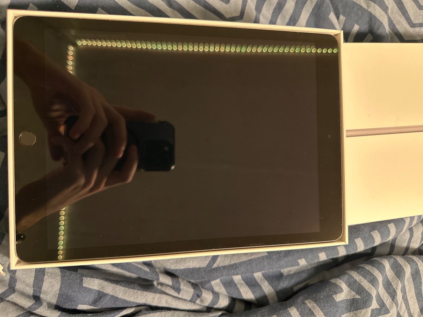 Apple Tablettes PC: Ipad 9th gen 64gb spacegray inkl. hardcase – D'occasion à Lenzburg par dar_jx68