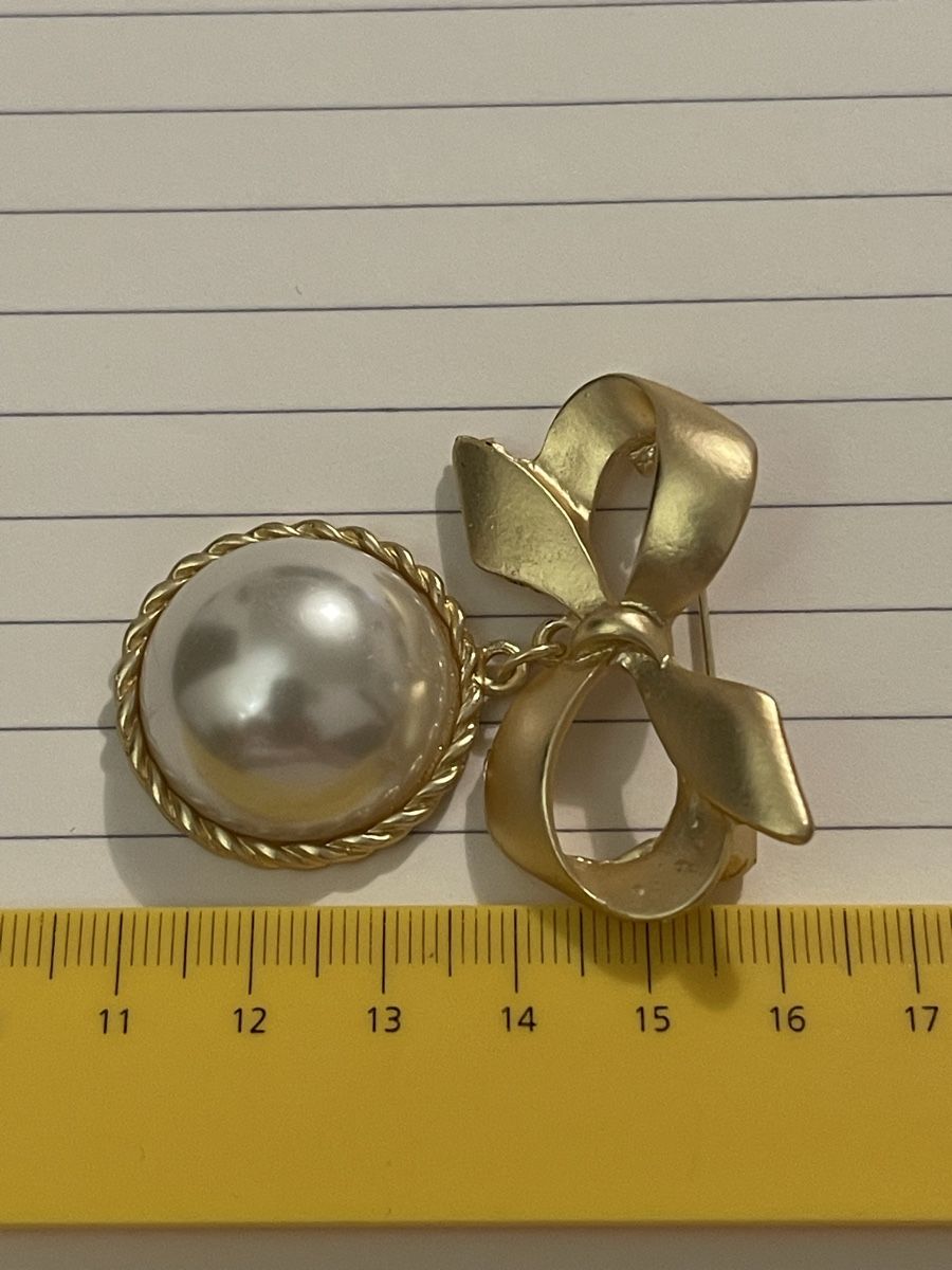 Spille & Fermagli: Jolie broche dorée comme neuve 5,5. x 4,5 – Nuovo (secondo la descrizione) da Kloten venduto da Vermicelles 2