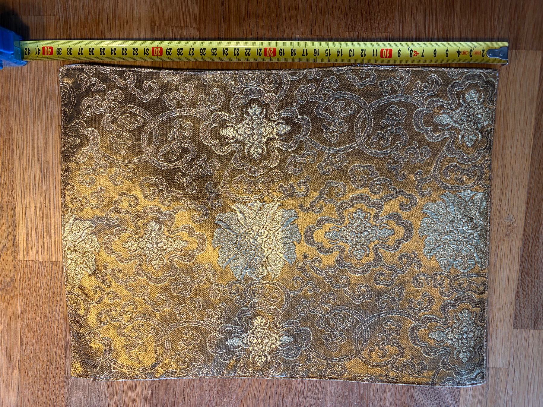 Set di tavolo e panche: 6 Stück Tischsets golden – Usato da Thun venduto da ullamat 2