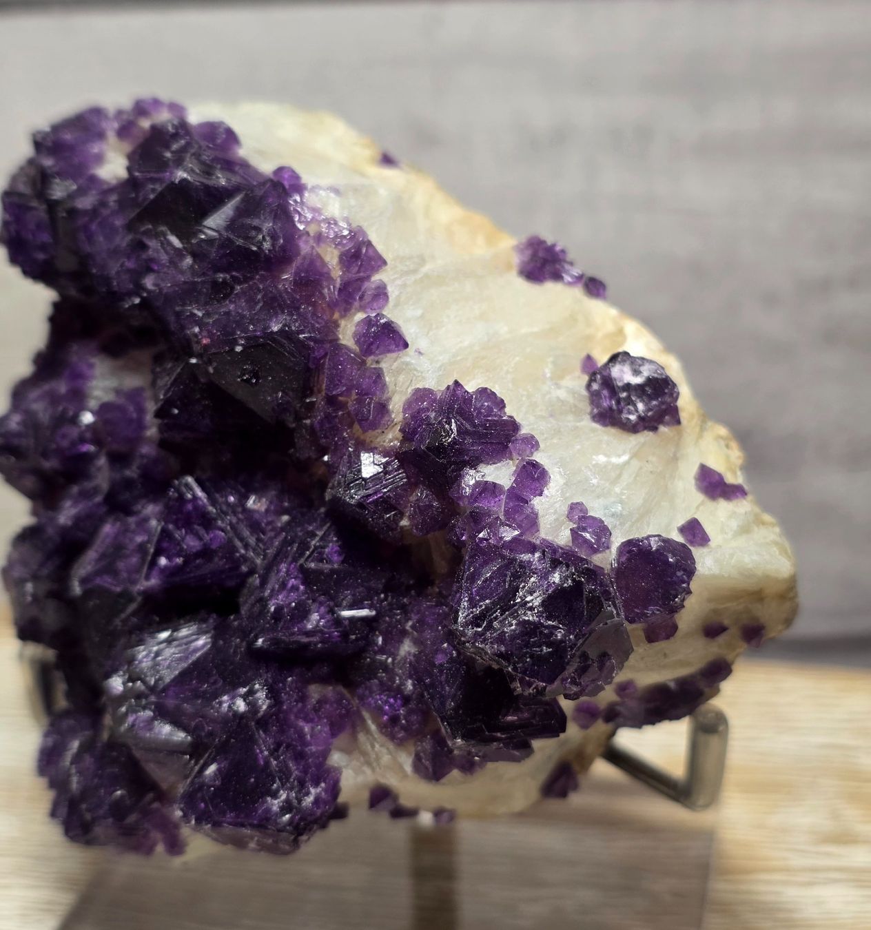 Minerali & Pietre curative: Fluorit Stufe auf Acrylstand 262g – Nuovo e nell'imballaggio originale da Matzingen venduto da Shay_Crystalz 1