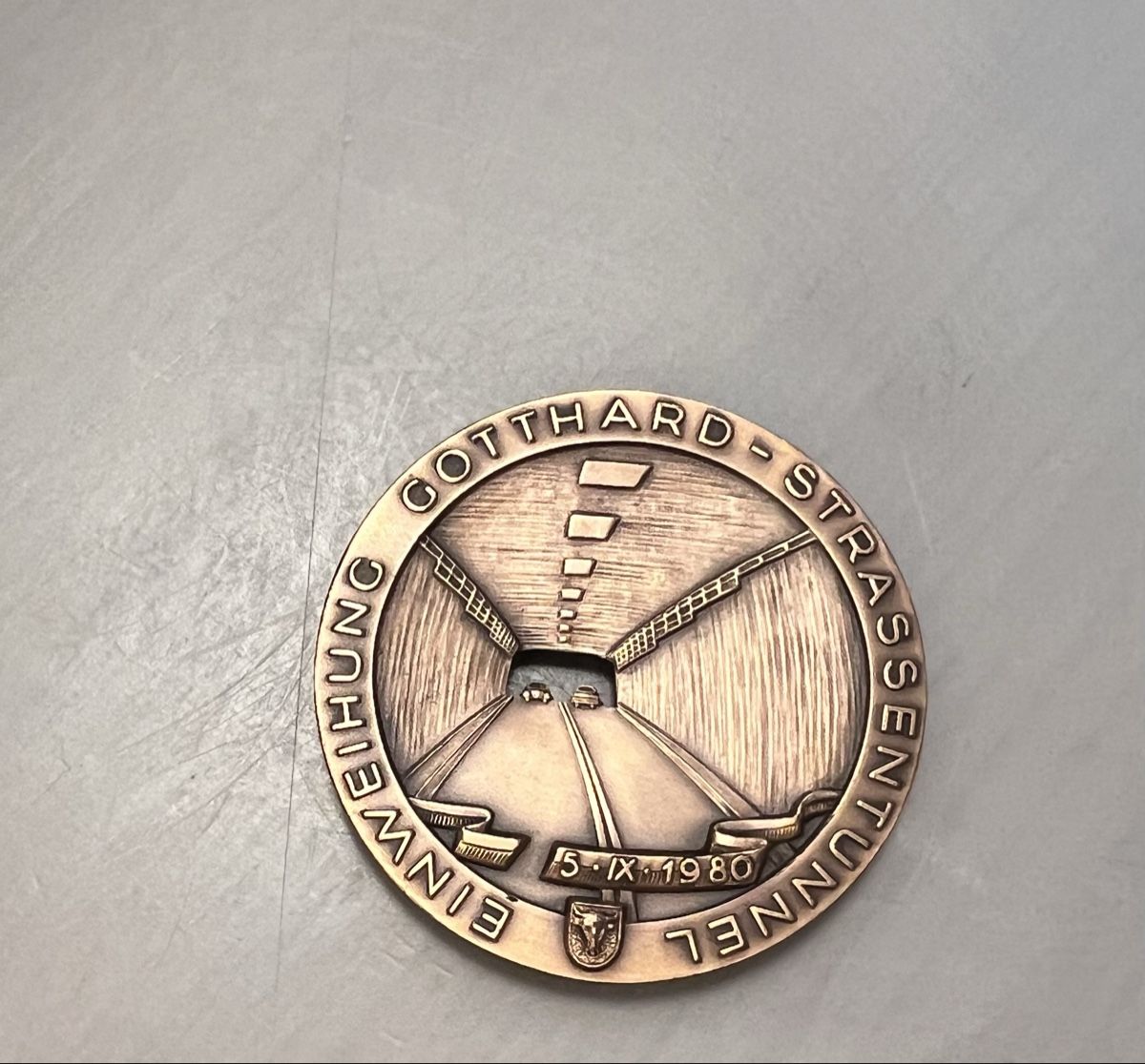 Medaillen: Gotthard Strassentunnel Medaille Kupfer  – Gebraucht aus Sevelen von Ritiplampi