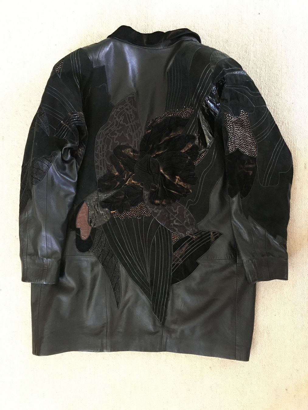 Jacken: Damen-Lederjacke mit Applikation Grösse 44/46 – Gebraucht aus Rheinfelden von Nerocorleone110 3
