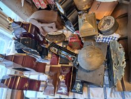 Konvolut antike Tischuhren und Ersatzteile gebraucht, defekt