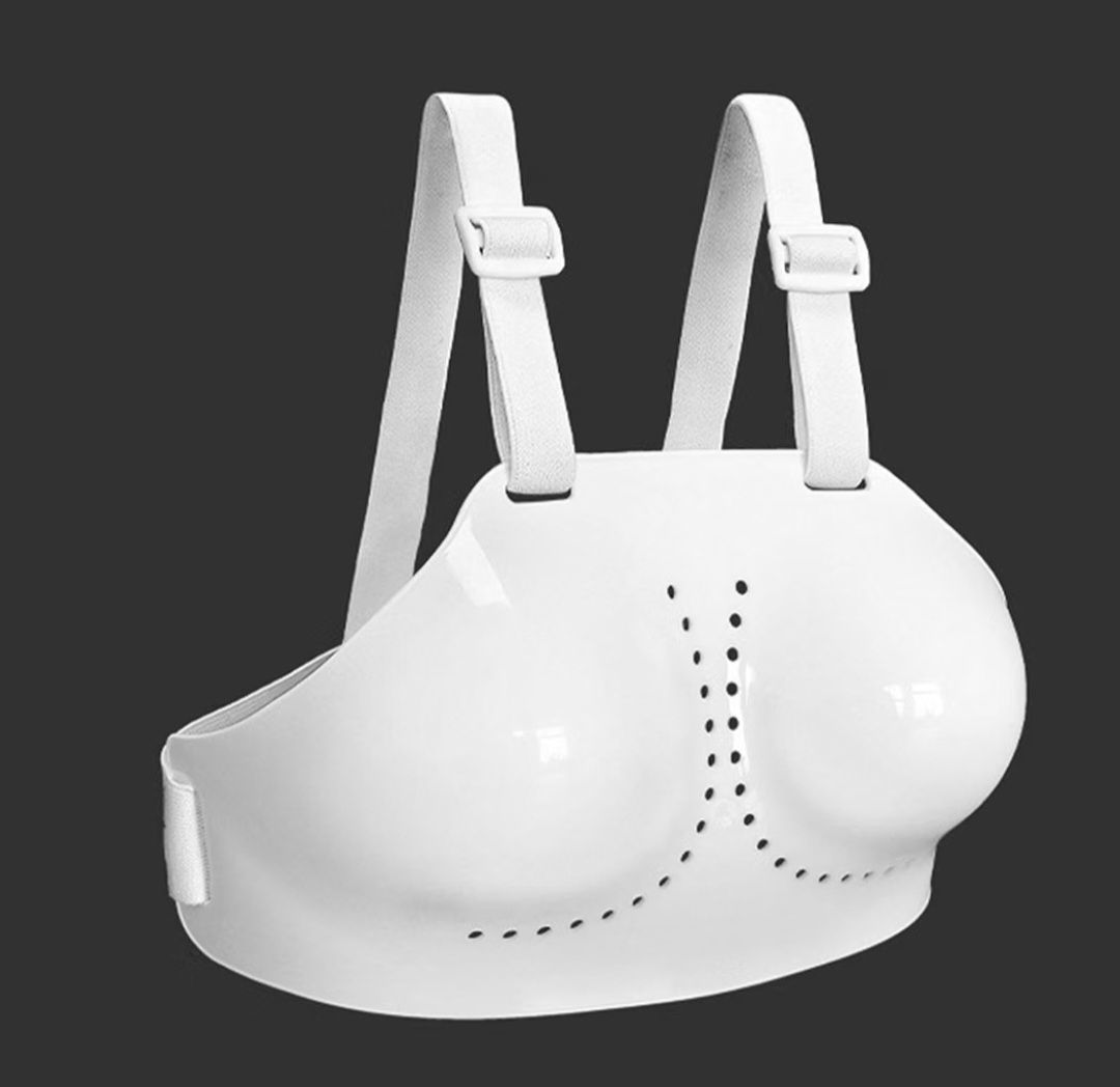 Schutz & Schoner: Brustschutz Damen XL – Neu und originalverpackt aus Hüttwilen von Derndl
