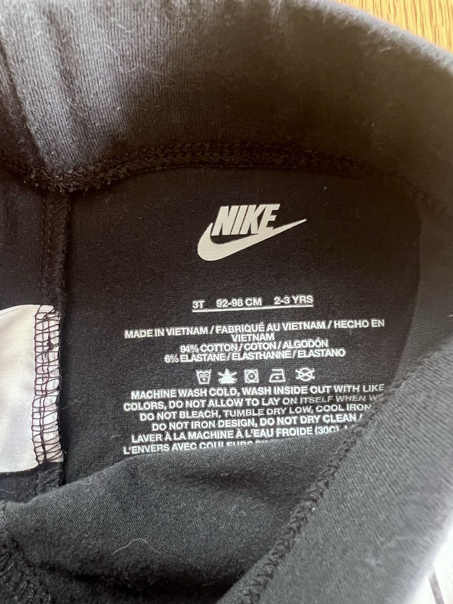 Nike Calze & Collant: Nike Kinder Shorts Grösse 92/98 – Usato da Breitenbach venduto da Saskia.Betschart 1