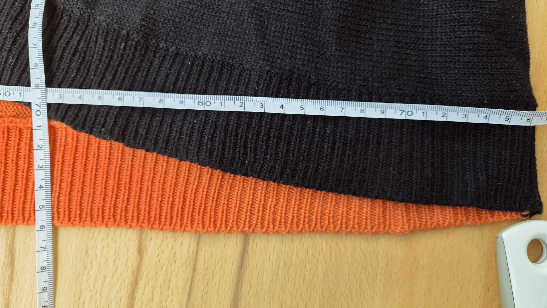 Maglioni & Felpe: Damen Pullover Orange Schwarz  neuwertig – Usato da Winznau venduto da banditgsf 2
