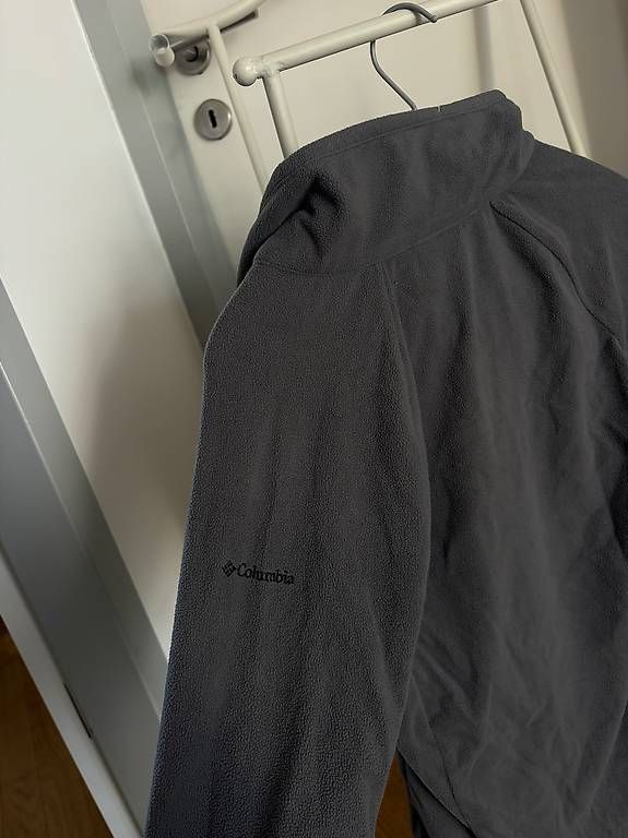 Columbia Maglioni & Felpe: Grey Columbia Fleece Pullover – Usato da Basel venduto da AnninaD97 3