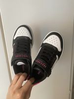 Neue Skechers Kinder-Sneakers, Gr. 27.5