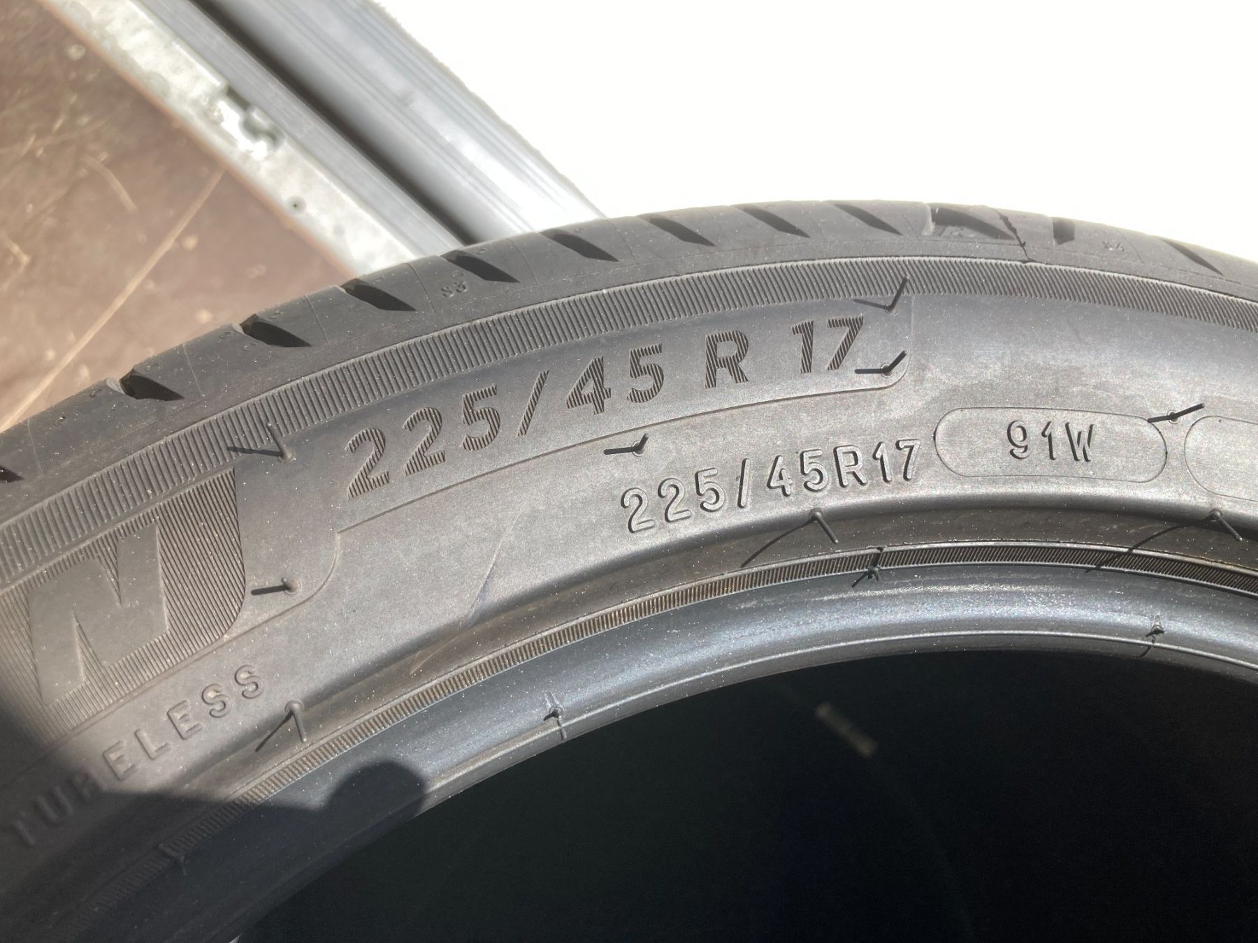 Michelin Pneus & Kompletträder: Sommerpneu 225/45R17 Michelin – Gebraucht aus Cham von WB2223 3