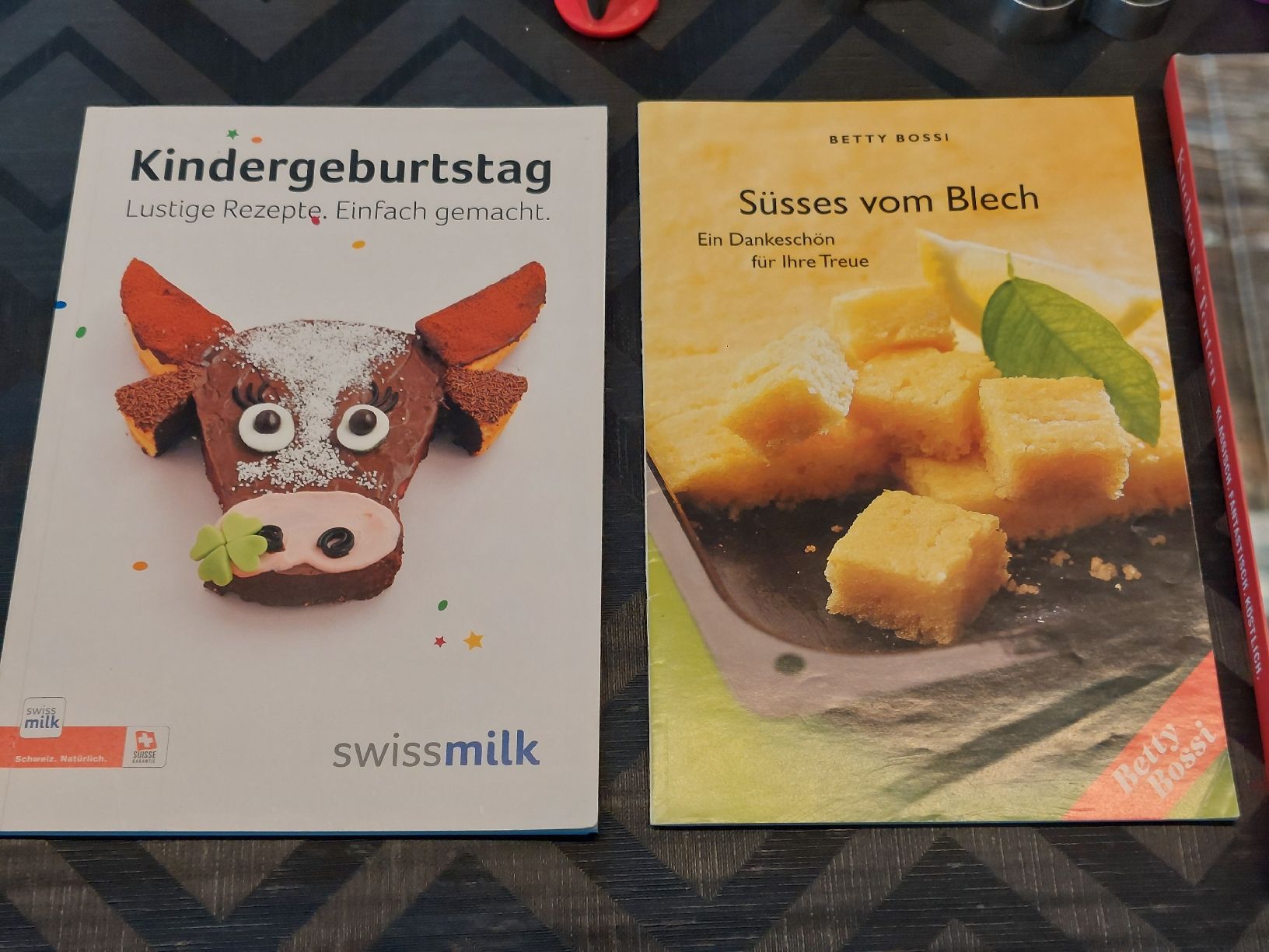 Teglie da forno: 29 Ausstechförmchen & 3 Rezepte Bücher  – Usato da Zetzwil venduto da sti_x9xf 1