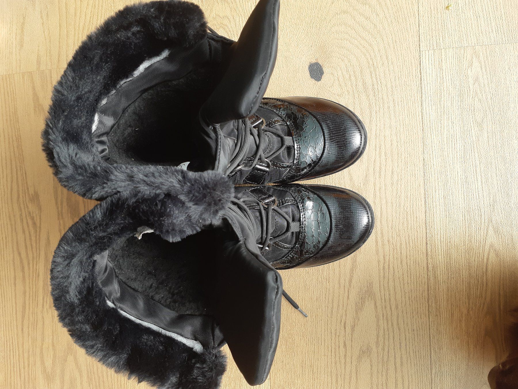 Scarpe da donna: Bottes de neige – Usato da Montreux venduto da kubo 3