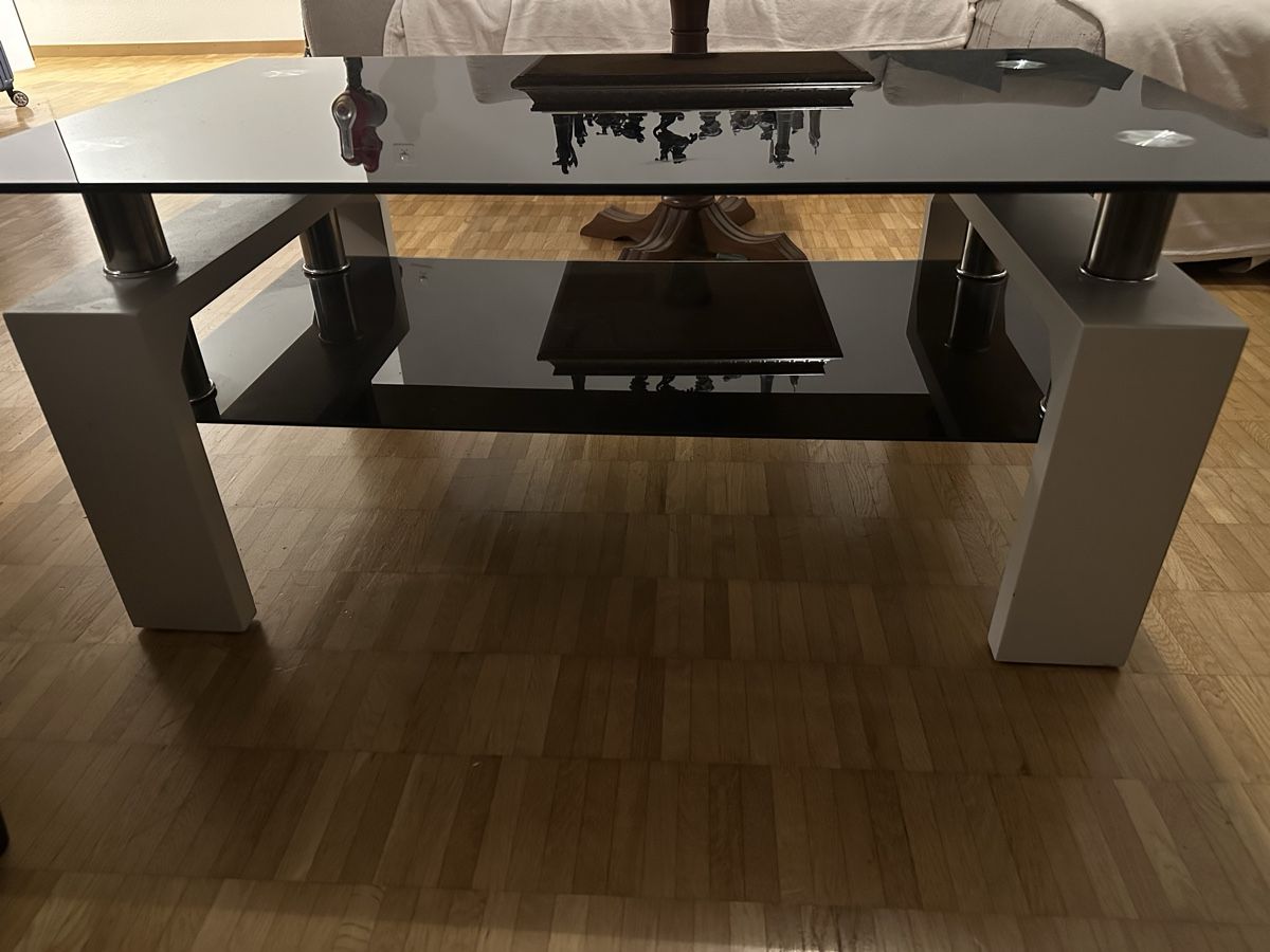 Tavoli: Glass Coffee Table – Usato da Bassersdorf venduto da WayanMartin13