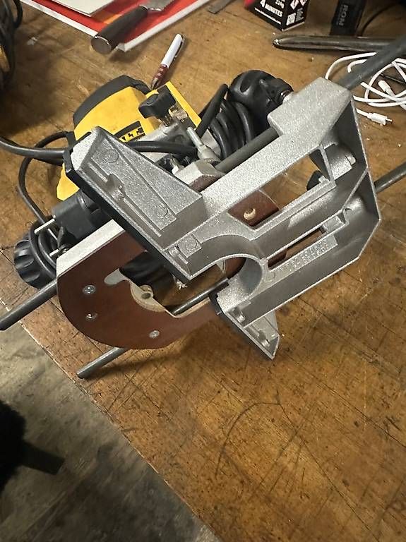 Tutte le macchine: Dewalt DW615 Oberfräse – Usato da Aathal-Seegräben venduto da rom_cg7q 1