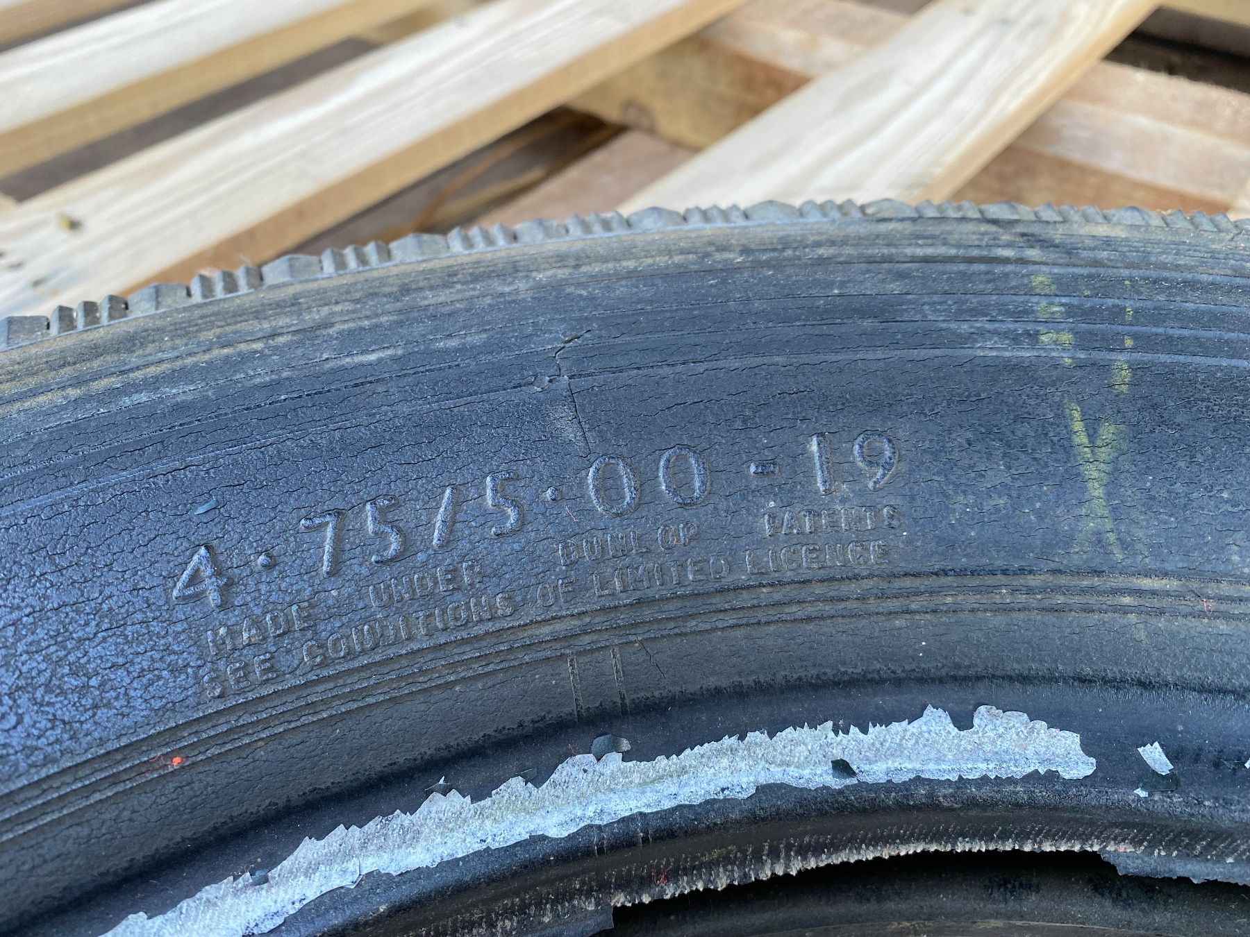 Carrozze: Pneu für Oldtimer oder Pferdekutsche 4.75/5.00 - 19 Dunlop – Usato da Algetshausen venduto da CHA101 3