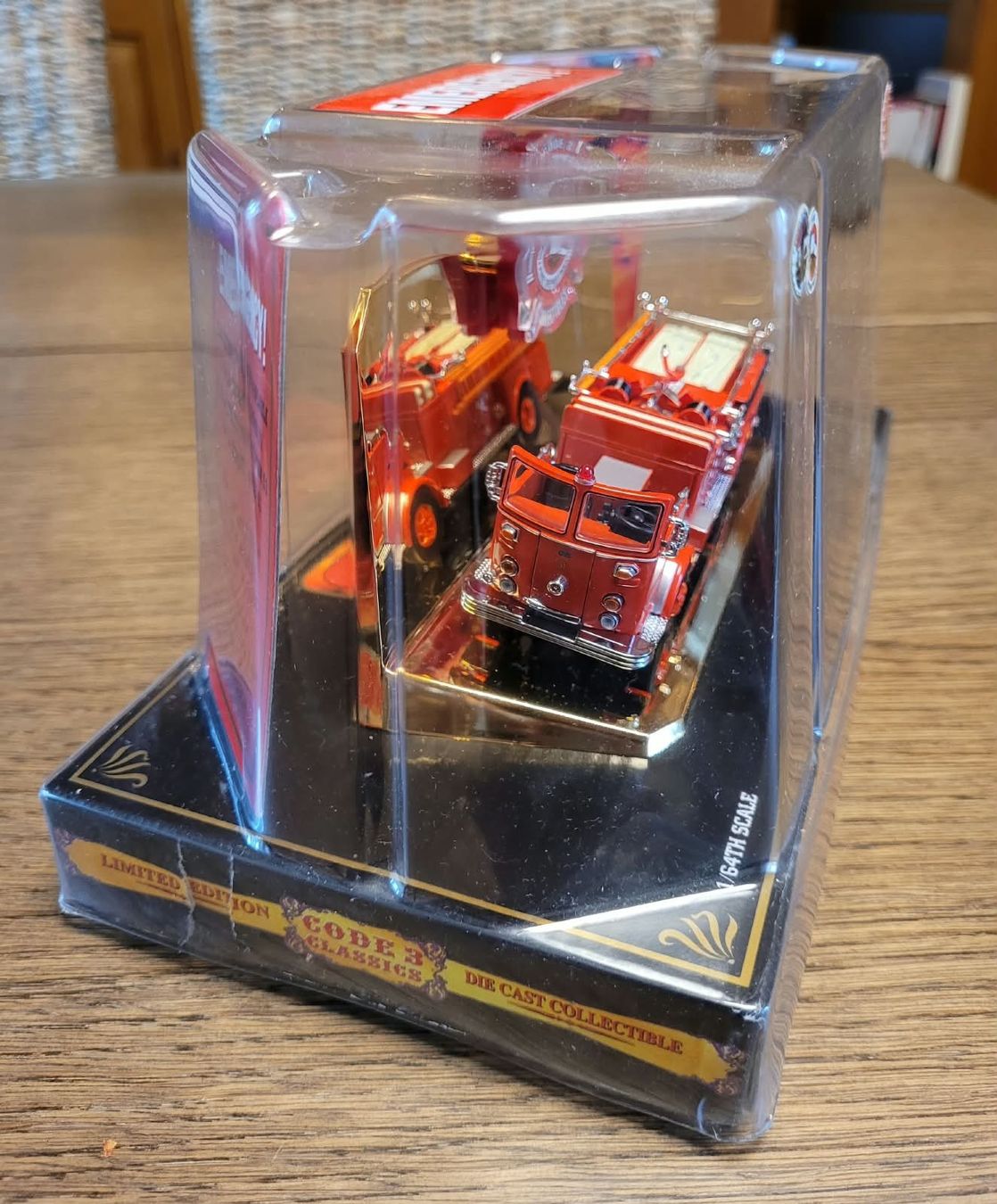 Modellautos: Code 3 Emergency! LA County Engine 51 Crown Firecoach 1:64 – Neu und originalverpackt aus Sonceboz-Sombeval von ter_9rc5 3
